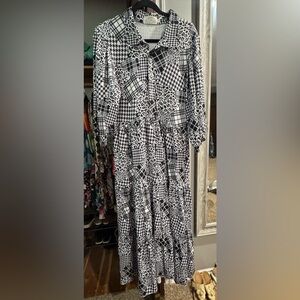 Elegant Monochrome Long Sleeve Dress